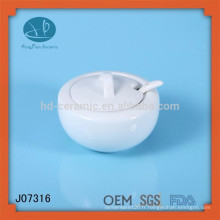 Pots en céramique blanche avec couvercles et pots à la cuillère / miel / rangement de cuisine, pichet d&#39;épices